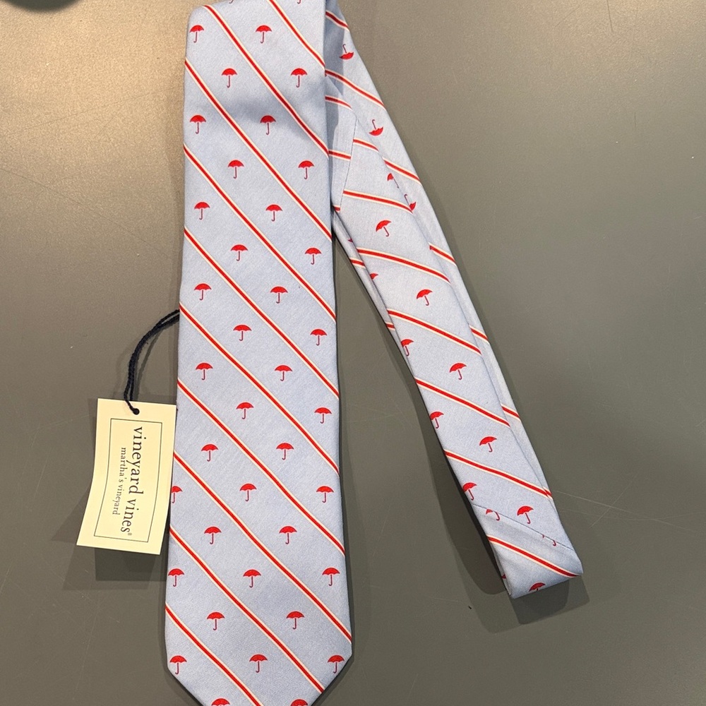 Vineyard Vines Sky Blue Tie with Red Umbrella and Stripe Motif. Mens New. Custom